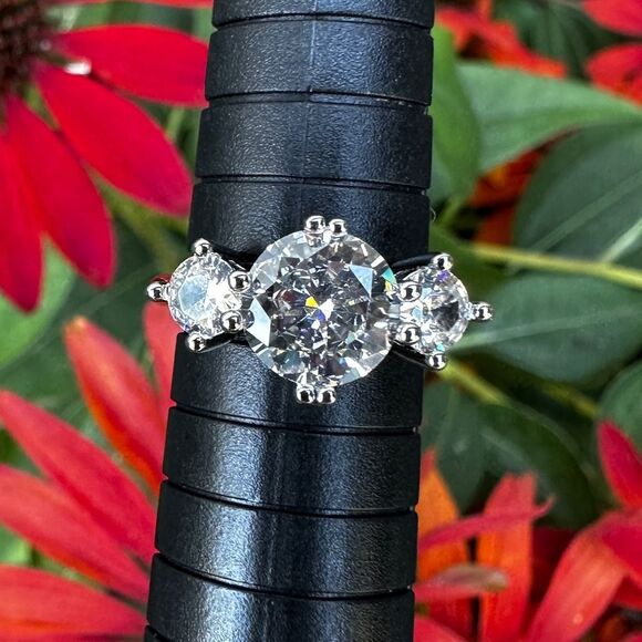 NEW White Gold Plated 3 Round Sparkling Clear Crystal CZ Stone Ring Size 5.75 - Picture 1 of 9